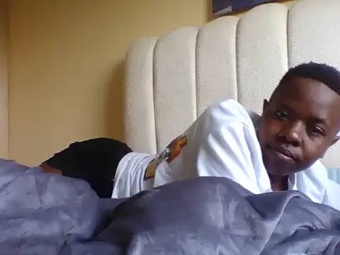 Snapshot of Tehiller chatting on 05-19-26, 01:29 Tehiller online show from 05-19-26, 01:29