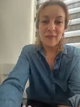 Snapshot of Hot-Milf4U chatting on 06-12-26, 07:06 Hot-Milf4U online show from 06-12-26, 07:06