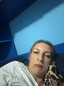 Snapshot of Hot-Milf4U chatting on 06-11-26, 07:00 Hot-Milf4U online show from 06-11-26, 07:00
