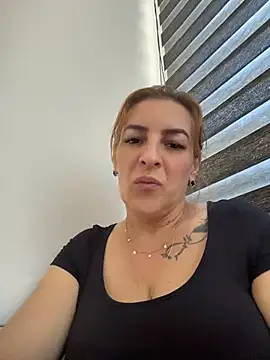 Snapshot of Hot-Milf4U chatting on 06-15-26, 01:55 Hot-Milf4U online show from 06-15-26, 01:55