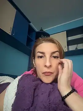 Snapshot of Hot-Milf4U chatting on 06-01-26, 06:46 Hot-Milf4U online show from 06-01-26, 06:46