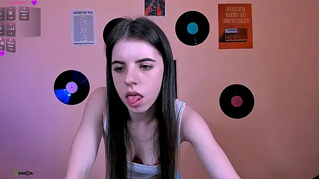 lyra desire online show from 06-15-26, 12:01