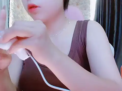 Julie Ulie online show from 06-07-26, 04:39