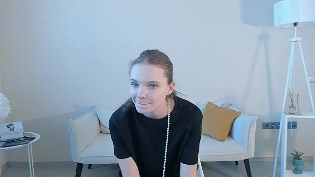 EstelleCondra online show from 05-20-26, 05:59