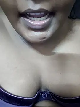 Snapshot of Yazhi_THUG_DeSi chatting on 07-09-26, 03:33 Yazhi THUG DeSi online show from 07-09-26, 03:33