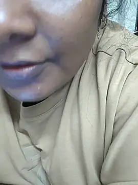Snapshot of Yazhi_THUG_DeSi chatting on 05-19-26, 01:29 Yazhi THUG DeSi online show from 05-19-26, 01:29