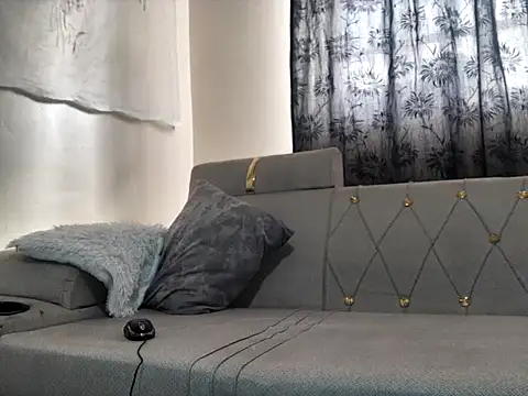 sexyleah25 online show from 06-18-26, 09:58