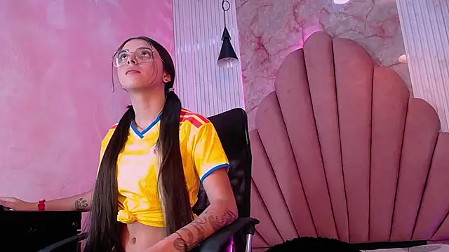 Kyomi Hunt online show from 06-18-26, 04:44