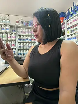 ISABELLA  LUNA online show from 06-18-26, 02:00