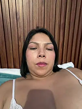 ISABELLA  LUNA online show from 06-30-26, 01:38