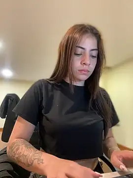 Hanna Cruz  online show from 06-30-26, 04:29