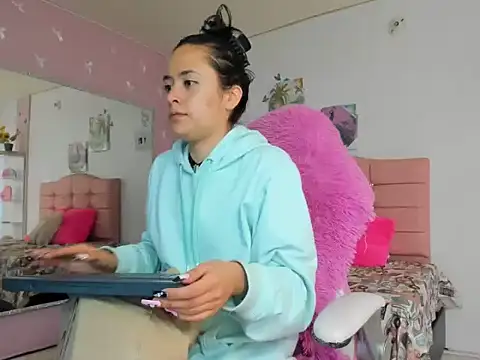 ivyyemerald  online show from 06-03-26, 12:50