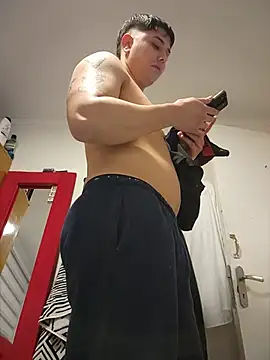 Snapshot of BodyGym18 chatting on 06-14-26, 02:24 BodyGym18 online show from 06-14-26, 02:24