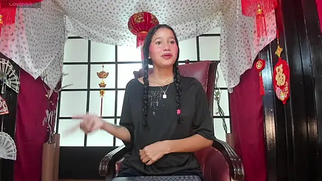 Aurora Gatty online show from 06-12-26, 07:11