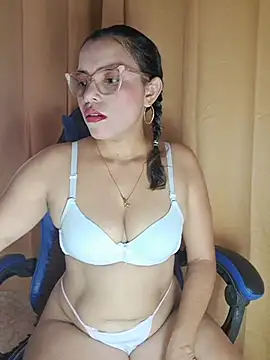 Estrella em online show from 07-03-26, 09:43
