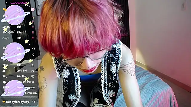 Snapshot of venus_999 chatting on 06-11-26, 12:32 venus 999 online show from 06-11-26, 12:32