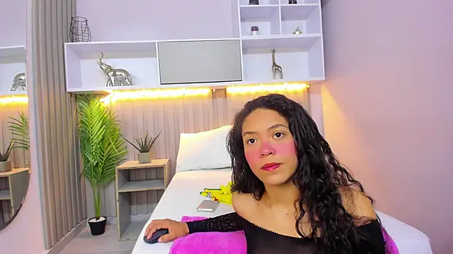 Snapshot of pinktaylor_ chatting on 06-12-26, 04:10 pinktaylor online show from 06-12-26, 04:10