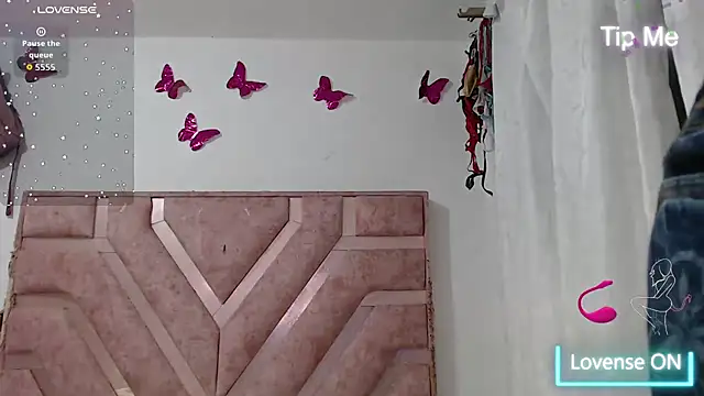 Snapshot of Angel-Hott_ chatting on 06-12-26, 03:48 Angel-Hott online show from 06-12-26, 03:48