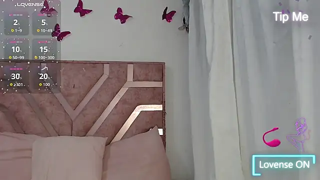 Snapshot of Angel-Hott_ chatting on 06-27-26, 03:45 Angel-Hott online show from 06-27-26, 03:45