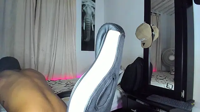 Snapshot of LucasWatsonnn chatting on 06-09-26, 01:28 LucasWatsonnn online show from 06-09-26, 01:28
