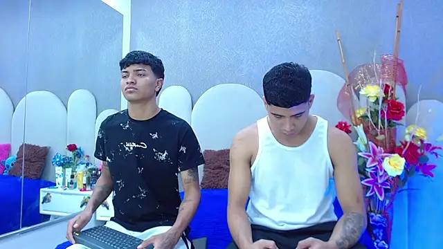 sexy boys play online show from 05-20-26, 06:10