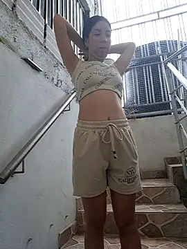 HOTANDSKINNY online show from 05-21-26, 07:33
