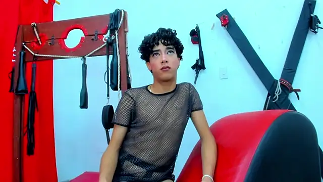 Snapshot of boy_max_latin chatting on 05-21-26, 04:10 boy max latin online show from 05-21-26, 04:10