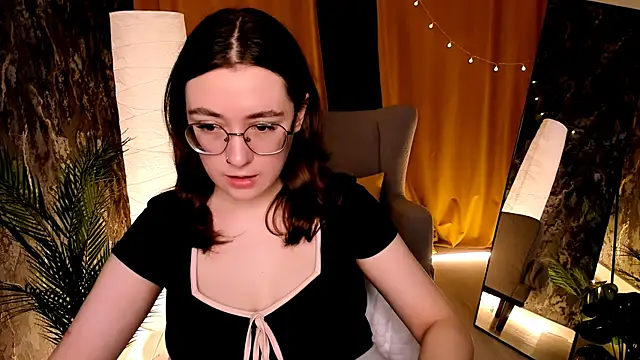 Snapshot of polly_pop_ chatting on 06-30-26, 03:06 polly pop online show from 06-30-26, 03:06