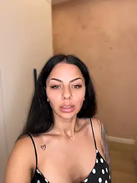 Snapshot of Ivy_Trixx chatting on 06-25-26, 03:28 Ivy Trixx online show from 06-25-26, 03:28