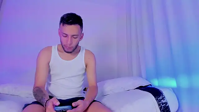  Kevin xxx online show from 10-05-25, 08:38