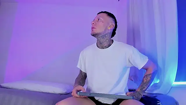  Kevin xxx online show from 11-08-25, 08:29