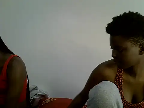 Snapshot of Vsexie chatting on 06-16-26, 10:37 Vsexie online show from 06-16-26, 10:37