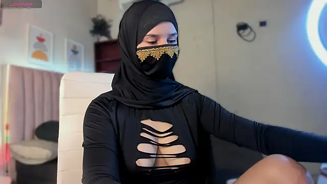 Snapshot of _SweetAmira_ chatting on 06-15-26, 11:26 SweetAmira online show from 06-15-26, 11:26