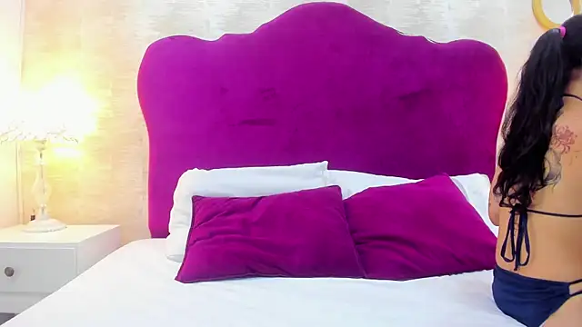 Snapshot of AlexaGill chatting on 07-06-26, 12:12 AlexaGill online show from 07-06-26, 12:12
