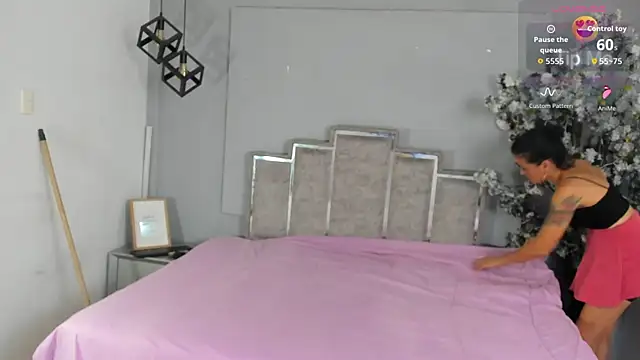 Sofiawonderr online show from 06-14-26, 07:48