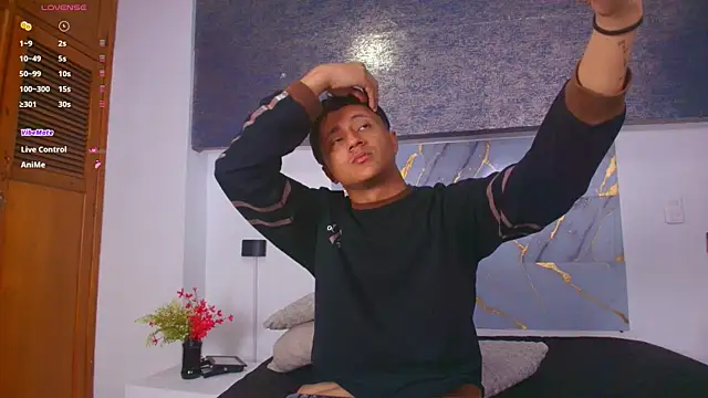 Thiago Nova online show from 06-25-26, 03:26