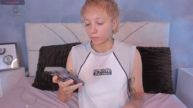 vane grey online show from 07-11-26, 06:52