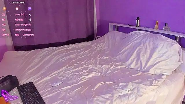 Snapshot of NicolePepper chatting on 10-31-25, 04:36 NicolePepper online show from 10-31-25, 04:36