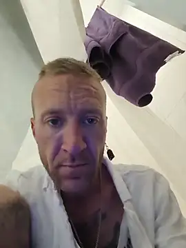 Snapshot of Bottomkinktwink chatting on 05-21-26, 07:39 Bottomkinktwink online show from 05-21-26, 07:39