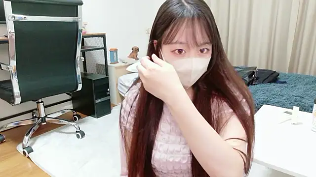 Snapshot of Mei--chan-- chatting on 07-15-26, 06:20 Mei--chan-- online show from 07-15-26, 06:20
