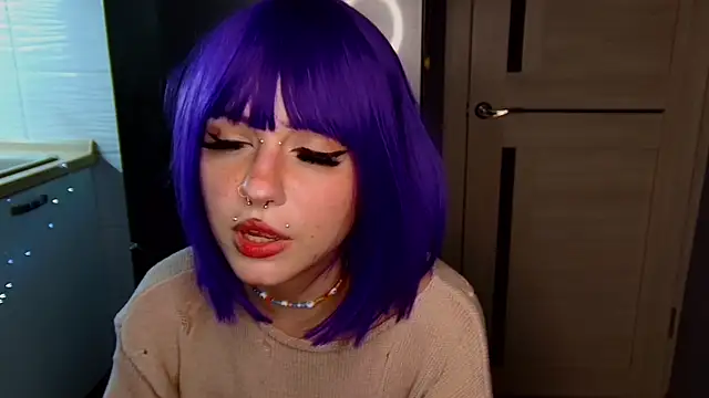 YunaLeaf online show from 06-18-26, 08:03