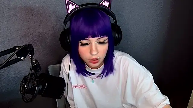 YunaLeaf online show from 06-15-26, 10:09