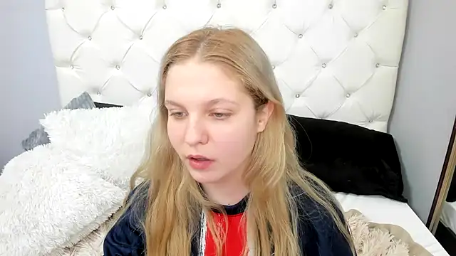 Snapshot of Girl4Power chatting on 06-12-26, 11:30 Girl4Power online show from 06-12-26, 11:30