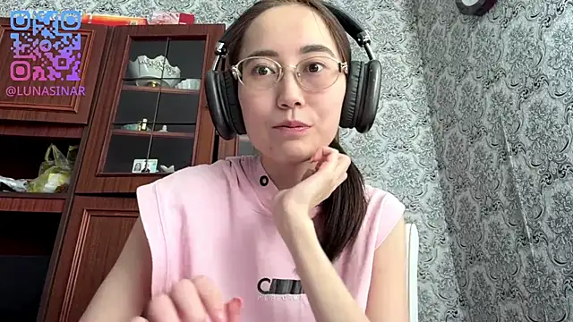 Snapshot of VickieTrudo chatting on 06-12-26, 04:32 VickieTrudo online show from 06-12-26, 04:32