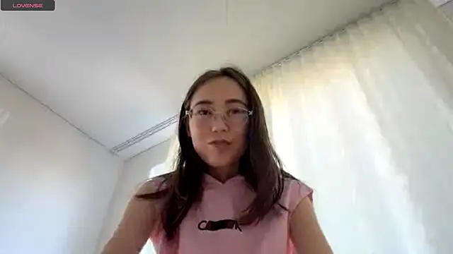 Snapshot of VickieTrudo chatting on 07-13-26, 11:20 VickieTrudo online show from 07-13-26, 11:20