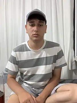 imjustaboyy1 online show from 06-12-26, 07:00