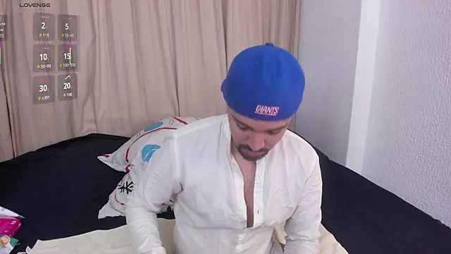 Snapshot of max_ed chatting on 06-05-26, 05:45 max ed online show from 06-05-26, 05:45