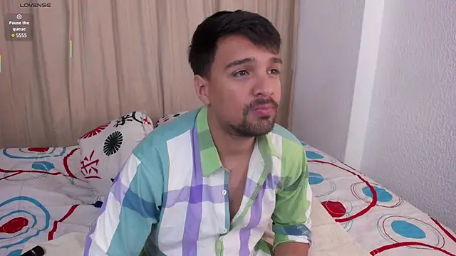Snapshot of max_ed chatting on 06-02-26, 04:23 max ed online show from 06-02-26, 04:23