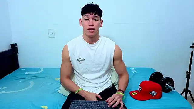 Luke Muscle online show from 06-11-26, 02:25