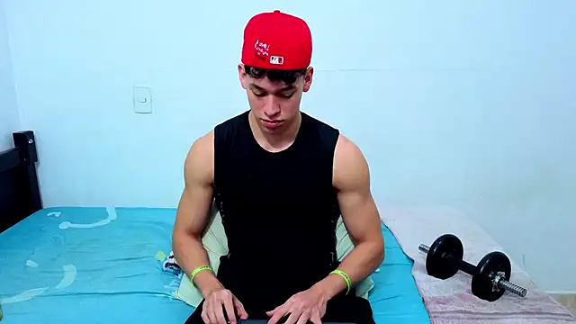 Luke Muscle online show from 06-09-26, 02:40